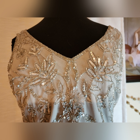 Gown - Picture 4 of 7